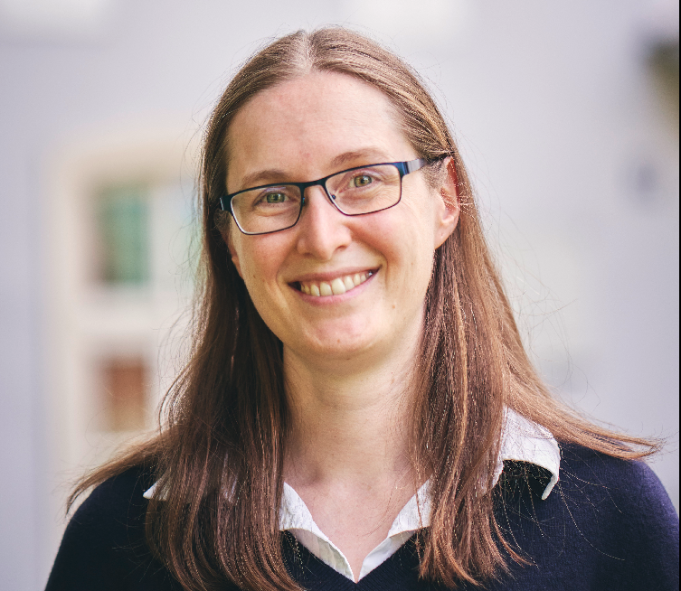 Dr. Carina Geldhauser